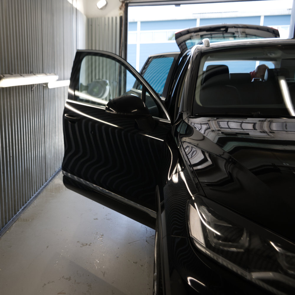 Kuvituskuva: Auto Helmi Autopesulassa